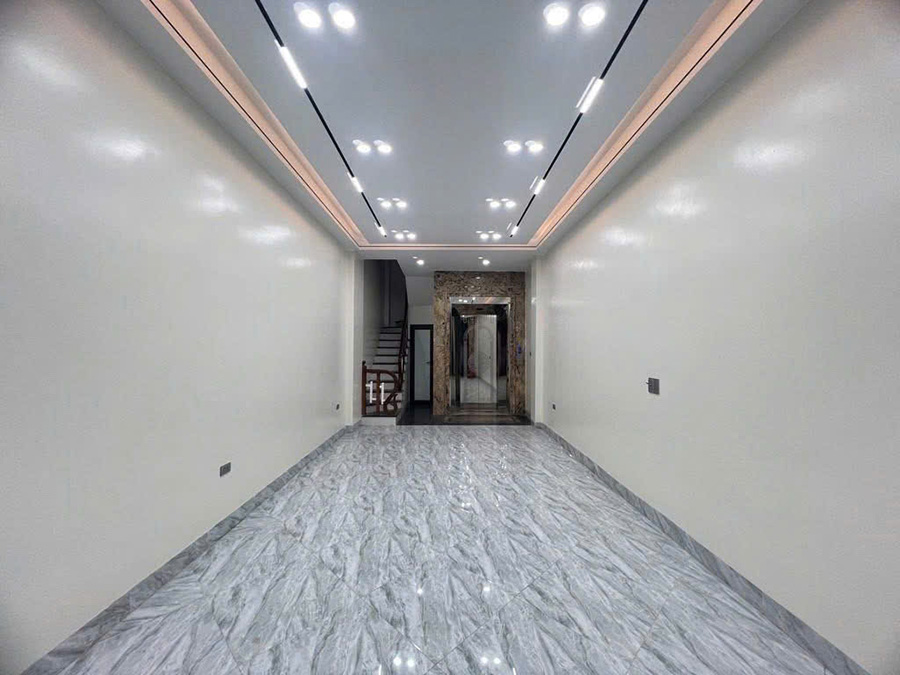 Bán nhà mặt phố Nguyễn Văn Cừ, diện tích 52m2 x 6 tầng, Quận Long Biên, Giá chỉ 13 tỷ